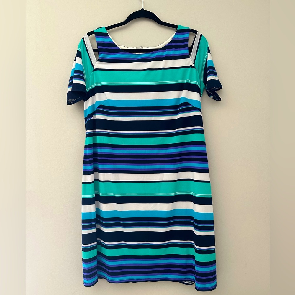 Multicolored striped dress. Cold shoulder sleeves.